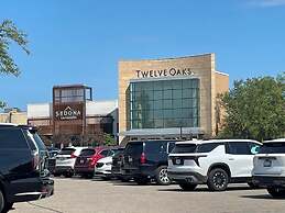 Holiday Inn Hotel & Suites Farmington Hills - Detroit NW by IHG