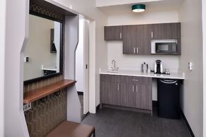 Holiday Inn Hotel & Suites Farmington Hills - Detroit NW by IHG