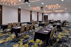 Holiday Inn Hotel & Suites Farmington Hills - Detroit NW by IHG