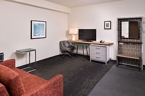 Holiday Inn Hotel & Suites Farmington Hills - Detroit NW by IHG