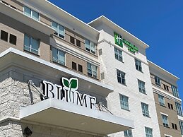 Holiday Inn Hotel & Suites Farmington Hills - Detroit NW by IHG