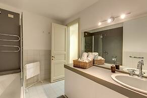 Trevi Miracle Suite