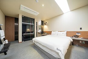Louis Boutique Hotel