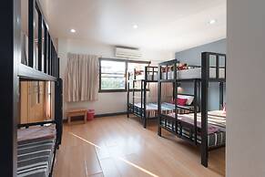 BaanSu Hostel