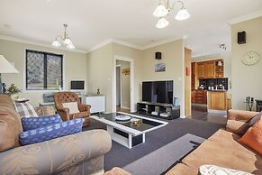 Manfield City Waterfront View Cottage