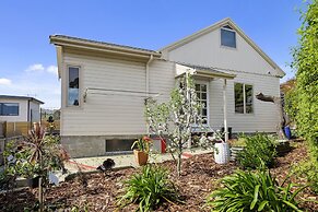 Manfield City Waterfront View Cottage