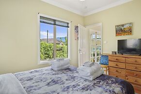 Manfield City Waterfront View Cottage