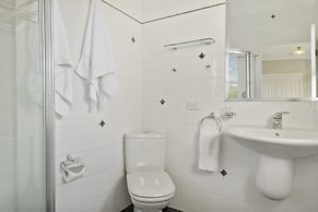 Manfield City Waterfront View Cottage