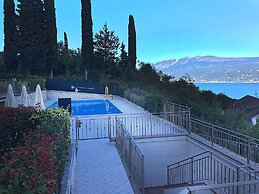 Belvedere Apartment with Garden