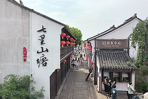 Railway Station Splendid Elegant Apartment