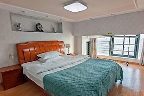 Railway Station Splendid Elegant Apartment