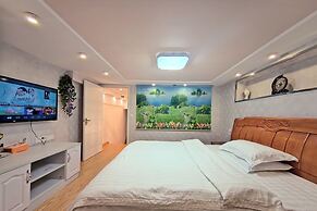 Railway Station Splendid Elegant Apartment