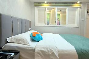 Railway Station Splendid Elegant Apartment