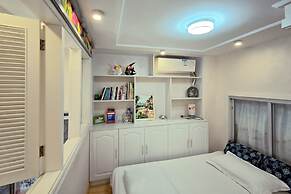 Railway Station Splendid Elegant Apartment