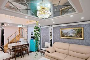 Railway Station Splendid Elegant Apartment