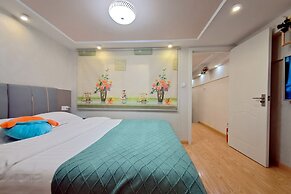 Railway Station Splendid Elegant Apartment