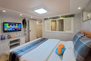 Railway Station Splendid Elegant Apartment