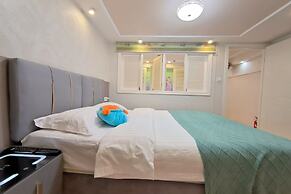 Railway Station Splendid Elegant Apartment