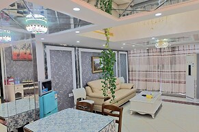 Railway Station Splendid Elegant Apartment