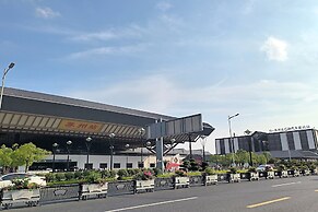 Railway Station Splendid Elegant Apartment