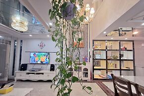 Railway Station Splendid Elegant Apartment