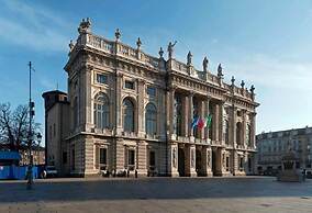 Colazione in Piazza Castello