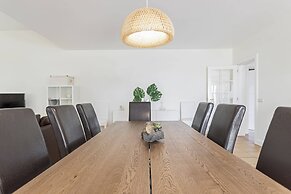 Vila Eucalipto by An Island Apart