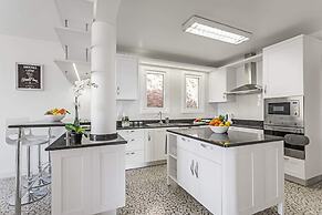 Vila Eucalipto by An Island Apart