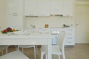 446QA Tonni Danilo - Little Paradise 3