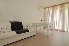 446QA Tonni Danilo - Little Paradise 3