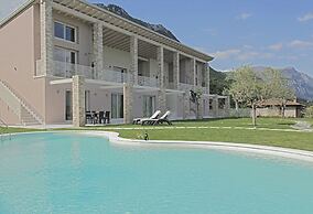 446QA Tonni Danilo - Little Paradise 3