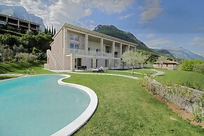 446QA Tonni Danilo - Little Paradise 3