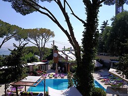 Garden Hotel