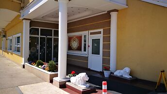 Hotel Lav