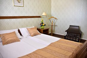 Hotel Lav