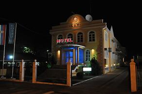 Hotel Lav