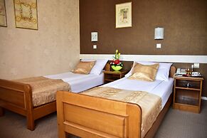 Hotel Lav