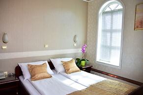 Hotel Lav
