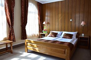 Hotel Lav