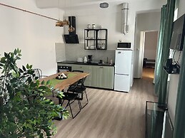 Diamond Astoria 4, Quiet Apartment