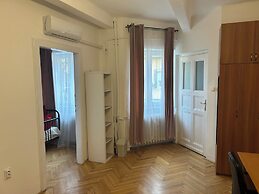 Diamond Astoria 4, Quiet Apartment