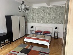 Diamond Astoria 4, Quiet Apartment
