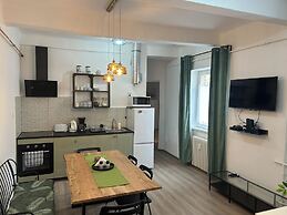 Diamond Astoria 4, Quiet Apartment