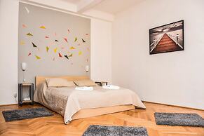 Diamond Astoria 4, Quiet Apartment