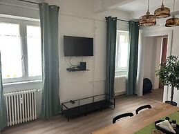 Diamond Astoria 4, Quiet Apartment