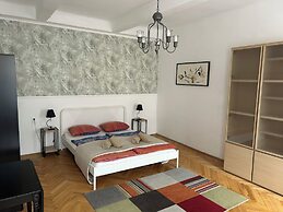 Diamond Astoria 4, Quiet Apartment