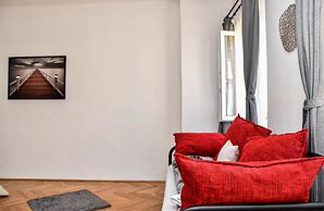 Diamond Astoria 4, Quiet Apartment