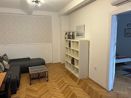 Diamond Astoria 4, Quiet Apartment