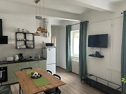 Diamond Astoria 4, Quiet Apartment