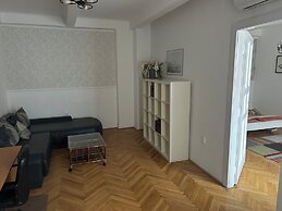 Diamond Astoria 4, Quiet Apartment